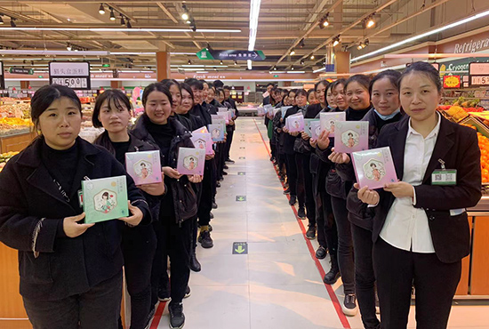 商業連鎖90店為團隊家人發放三八女神節禮物.jpg